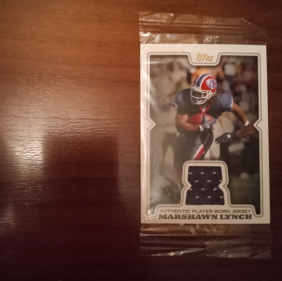Marshawn Lynch 2008 Topps jersey card - Picture 2 of 4
